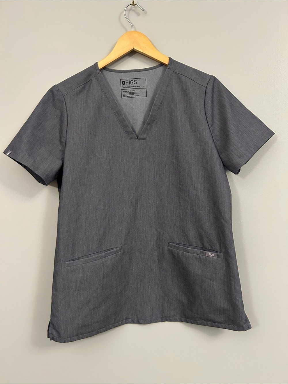 Figs Charcoal Gray V-Neck Short Sleeve Scrub Top Medium